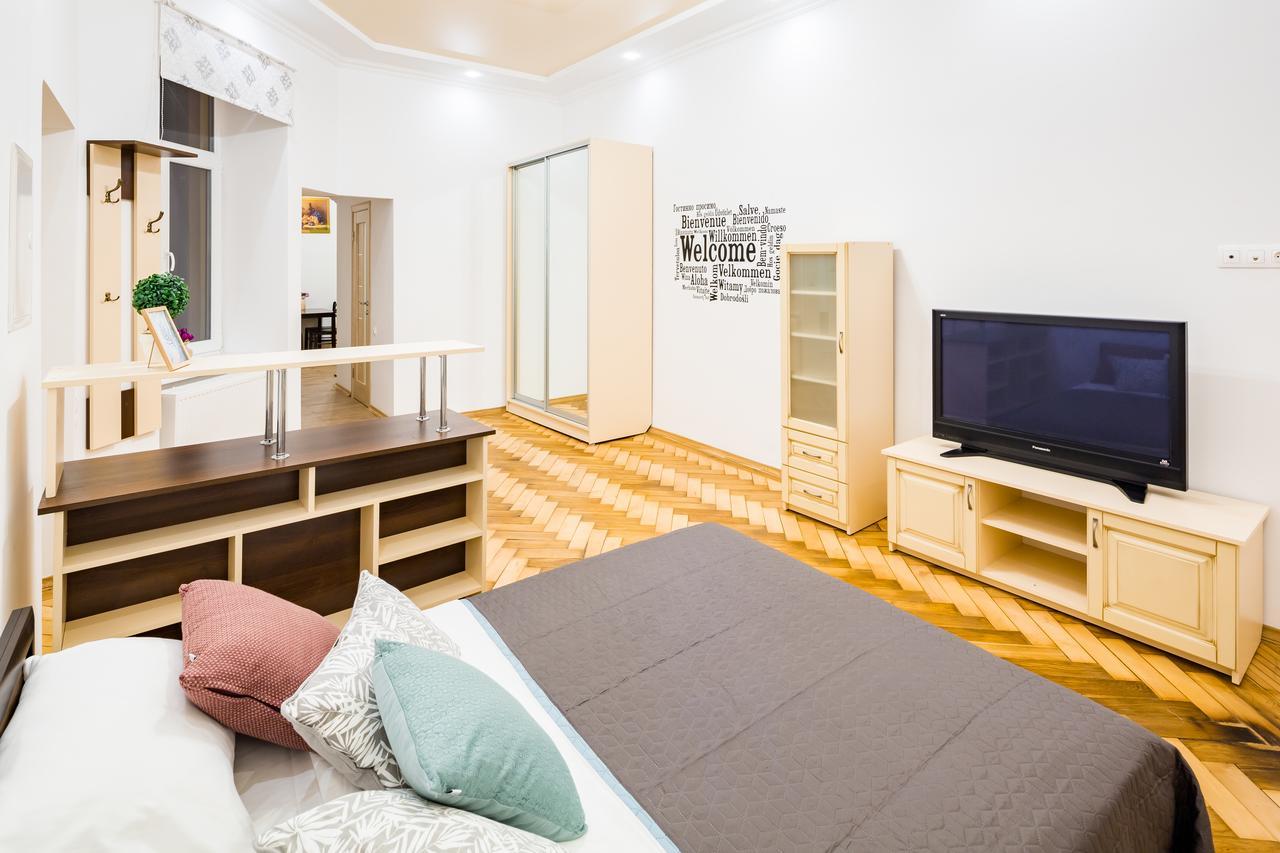 Bright And Cozy Apart With Balcony Lviv Exterior photo